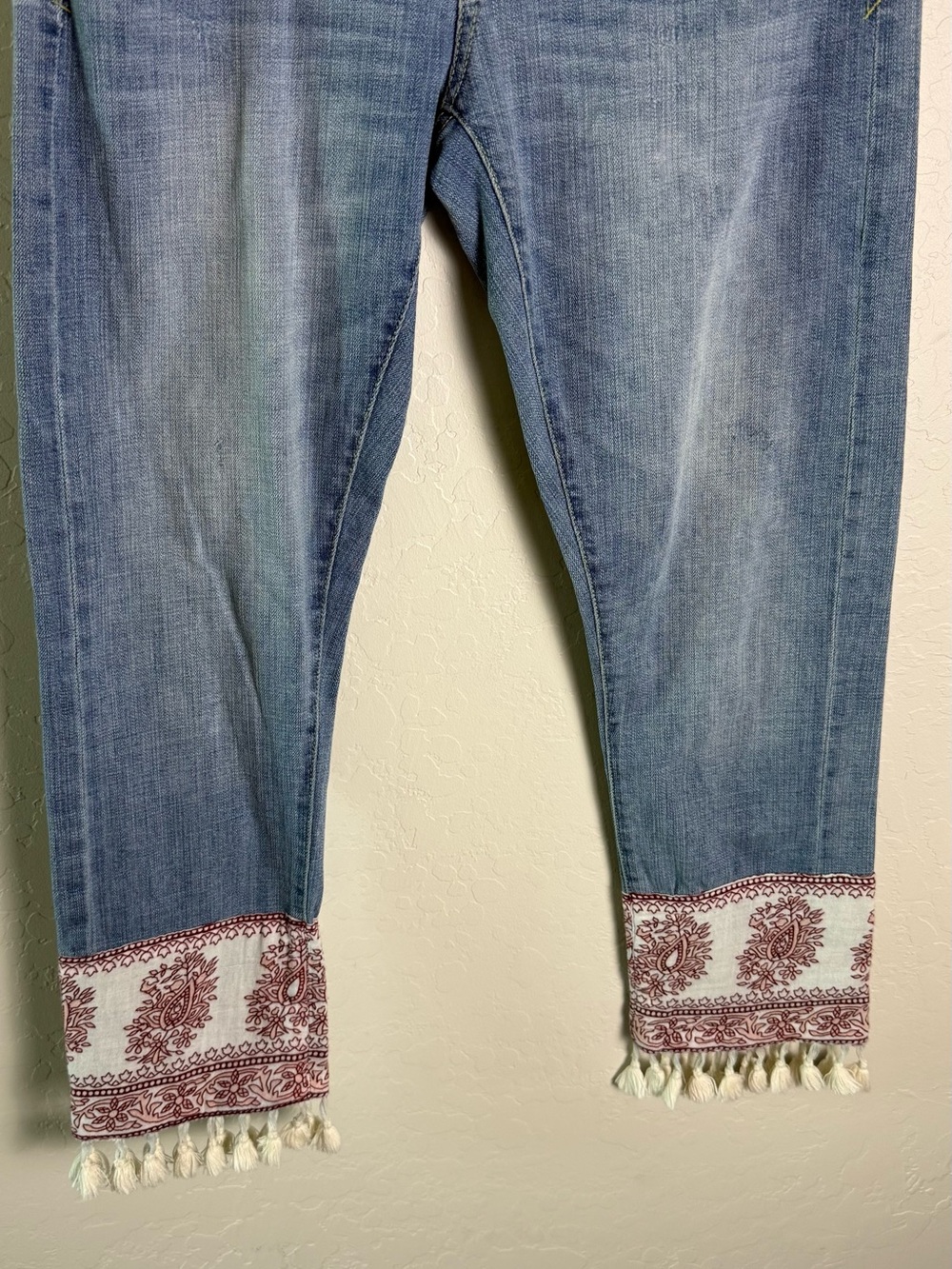 Pilcro & The Letterpress Hyphen Mid-Rise Bandana Tassel Boyfriend Jean 27 - Picture 3 of 16